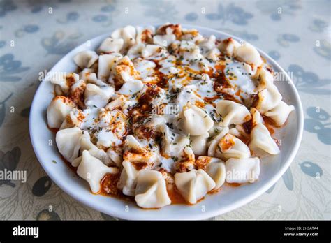  Mantı: Een explosie van kruiden en een ode aan Turkse dumplings!