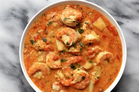  Moqueca de Camarão: Een exotische zeezee-explosie met een vleugje kokosoete magie!