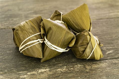  Zongzi Gevuld met Zoete Bonen: Een Romige Explosion van Texturen en Traditionele Smaken!